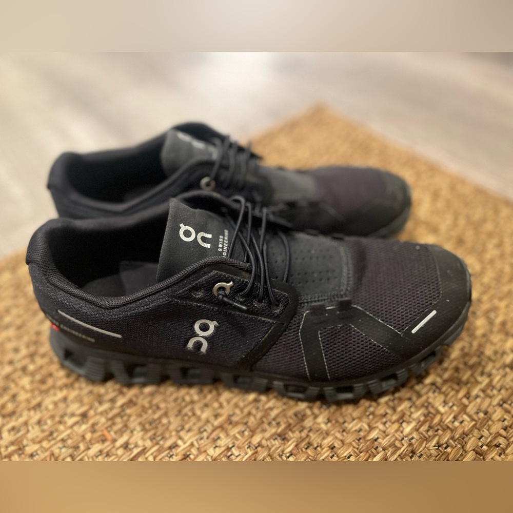 AS NEW - On Running Women’s Black Athletic Shoes